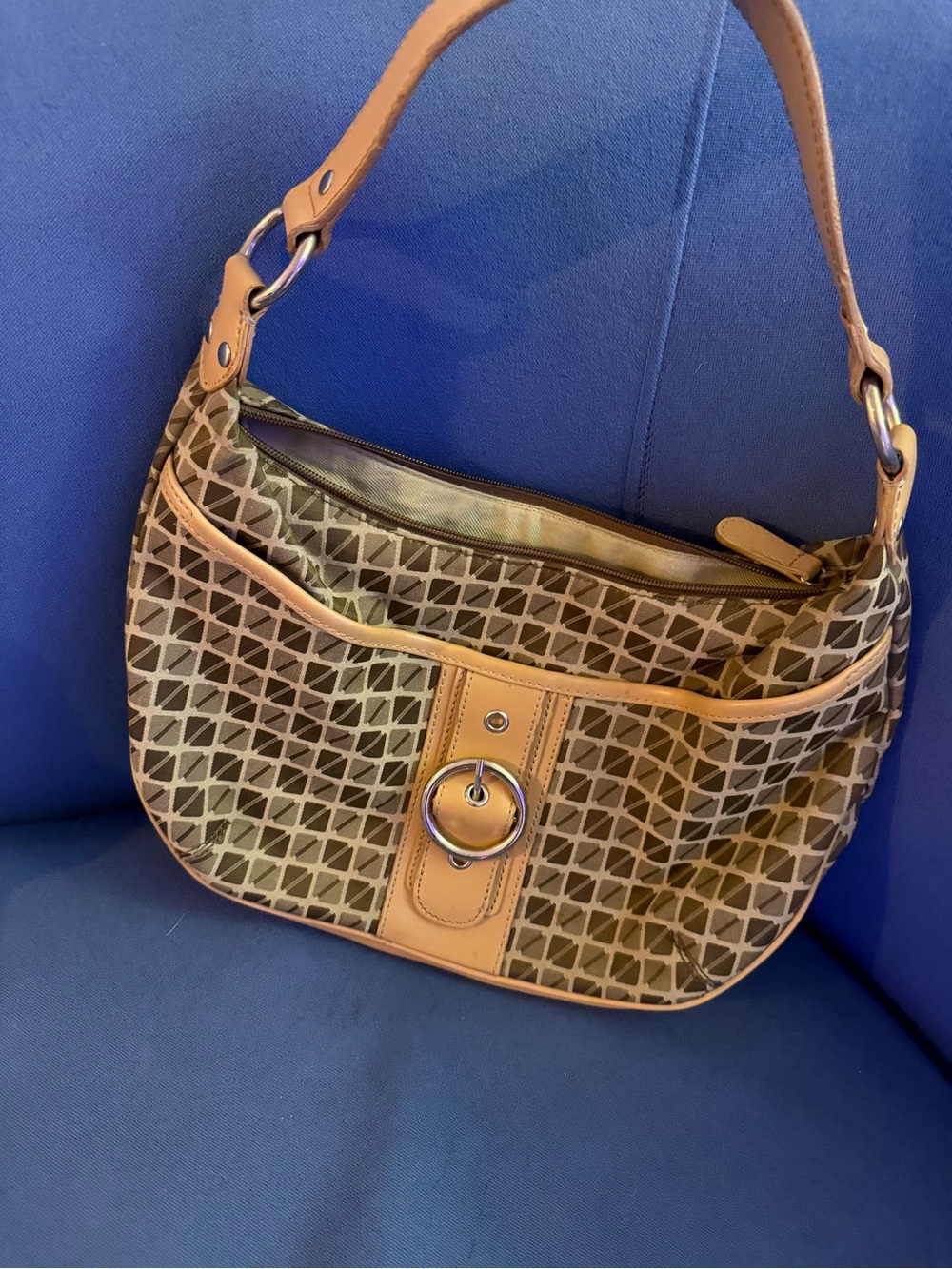 Geometric Pattern Shoulder Bag in Tan and Brown